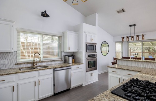 West Oak Hill House | Bright Space, Inviting Pool - The Plunge - Portoro