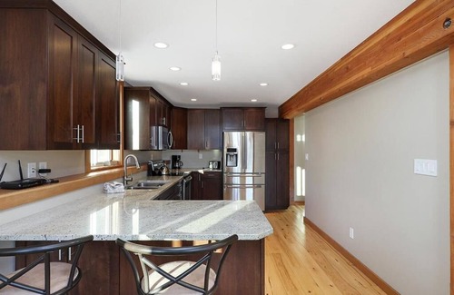 Courtenay Ski Chalet | Bright Spacious Timber Chalet at Mt Washington!