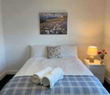 Moffat Apartment | Bright & Spacious Apartment with large balcony and free parking