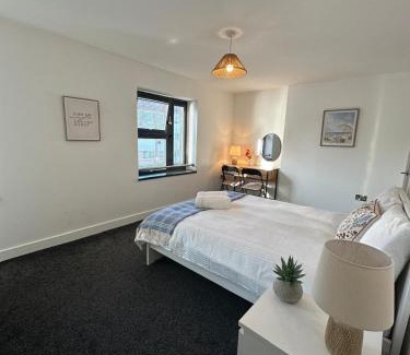 Moffat Apartment | Bright & Spacious Apartment with large balcony and free parking
