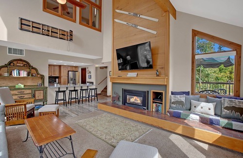 Keystone Condo | Bright, spacious, & extra clean condo in heart of a perfect CO setting!