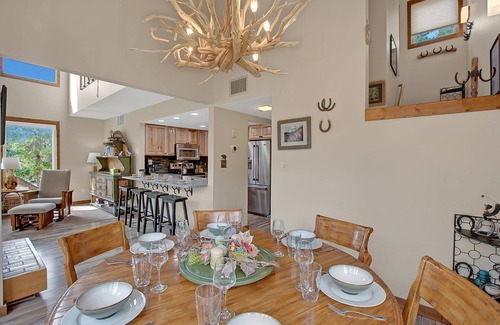 Keystone Condo | Bright, spacious, & extra clean condo in heart of a perfect CO setting!