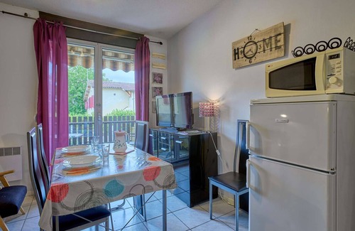 Barbotan-les-Thermes Apartment | Bright studio for 2 with Wifi near Lake l'Uby