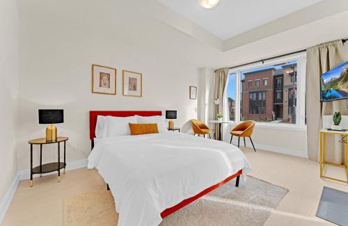 Oakville Apartment | Bright & Stylish Modern Townhome in Oakville!