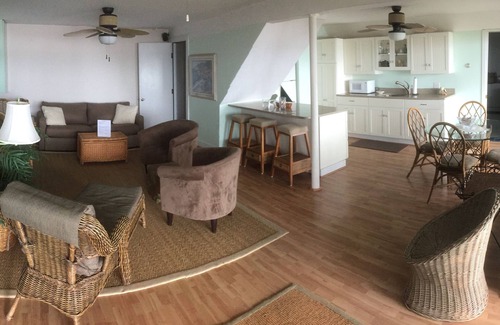 Jamestown Shores House | Bright Waterfront Home with Beach & Mooring
