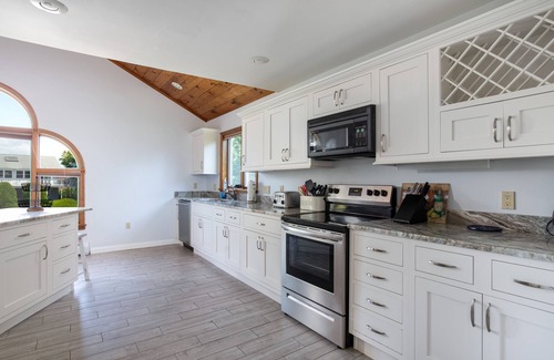 Point Judith House | Brilliant Ocean View! Walk to Beach!
