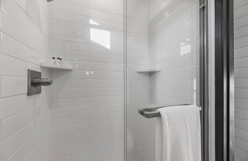 Willis Resort | Brine Time: 2 mins to Lake Conroe! Heated Pool, Fire Pit, Stocked Ponds
