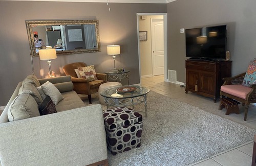 Mesa Park House | Bring your friends or the whole family to this peaceful home