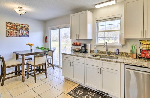 Bristol House | Bristol Home 3 Mi to State Street!