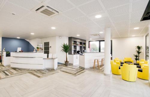 Loches Hotel | Brit Hotel Confort Loches