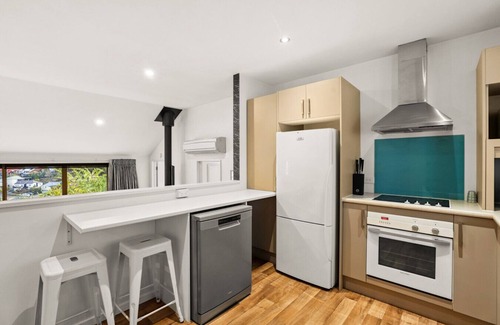 Sunshine Bay Apartment | Broadview Hideaway - Cosy 2 bed
