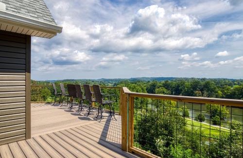 Kodak House | Broadview, River, Golf Course, Games, free Attraction Tickets, WIFI!