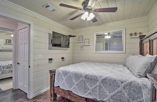 Hochatown Cabin | Broken Bow Cabin w/Private Deck ~ 5 Mi to Lake!