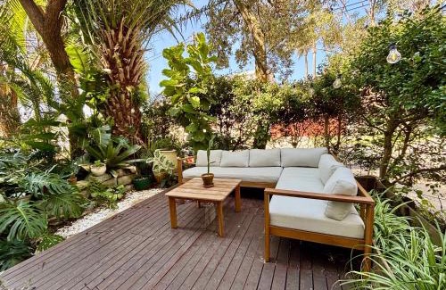 Bronte Apartment | Bronte Beach 500m - 2BR - Rooftop with Ocean Views