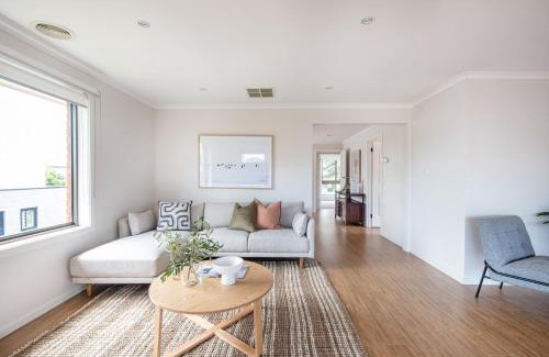 Safety Beach House | Brooklyn Beach Abode Walk to the beach