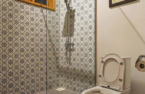 Kalangala Hotel | Brovad Sands Lodge