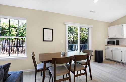 Brownsburg House | Brownsburg B&B - Relax at this newly renovated home in Downtown Brownsburg!