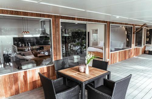 Adventure Bay Villa | Bruny Island Oceanfront Luxe Cabin with Spa