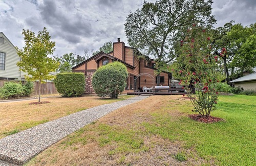 Briarcrest Estates Cottage | Bryan Home w/Deck & Yard ~ 4 Mi to Texas A & M!