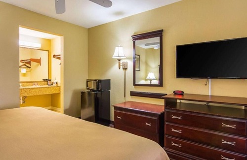 Bryant Hotel | Bryant Inn & Suites