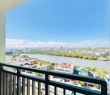 Iloilo City Proper Apartment | BT 1 Chic City Studio Retreat