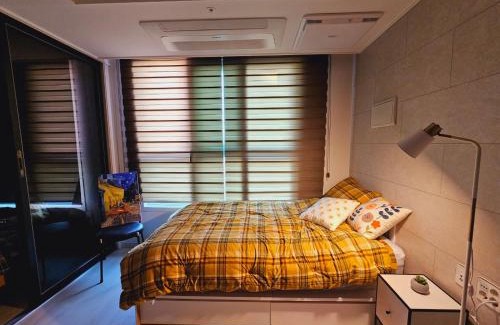 Bucheon Apartment | Bucheon Sinjung-dong Station High Floor View Lovely House