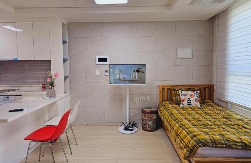 Bucheon Apartment | Bucheon Sinjung-dong Station High Floor View Lovely House