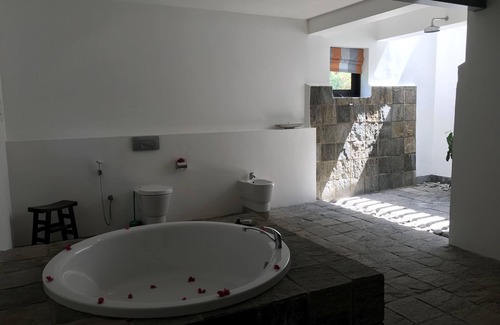 Rekawa Hotel | Buckingham Place