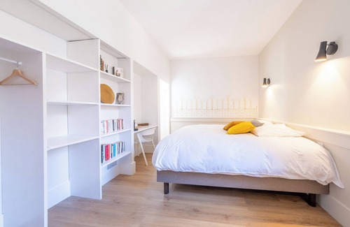 Saint-Jean-de-Maurienne Bed & Breakfast | Bucolic room in a medieval tower with shared space on the ground floor