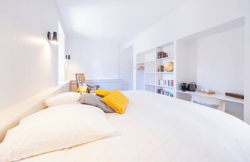 Saint-Jean-de-Maurienne Bed & Breakfast | Bucolic room in a medieval tower with shared space on the ground floor