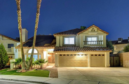Green Valley North Apartment | Buddha Play | Modern | Pool & Spa Near Vegas strip