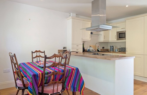 Easebourne Cottage | Budgenor Lodge - Midhurst - a family house that sleeps 4 guests in 2 bedrooms