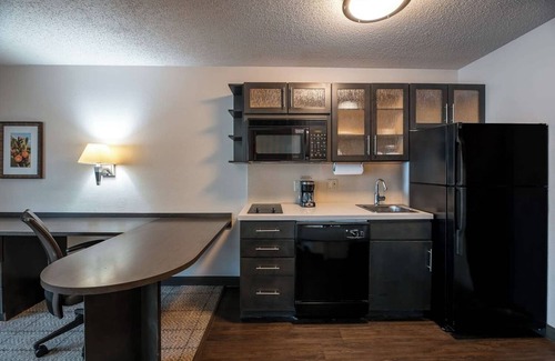 Park Central Hotel | Budget-Friendly Getaway! Pet-Friendly Suite w/Full Kitchen!