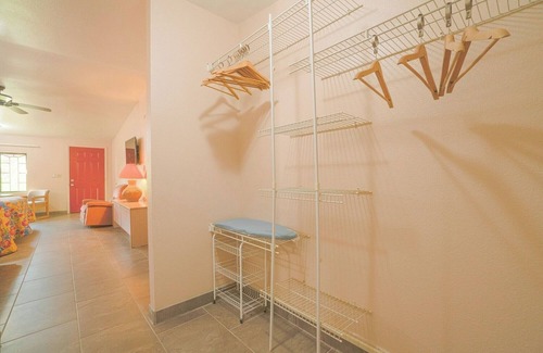 Weslaco Hotel | Budget Room with Essentials Near Weslaco Dining, Parks & Local Attractions