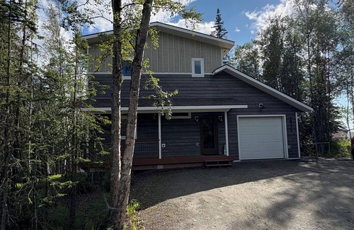 Kalifornsky House | Built in 2021. Beautiful Wooded Lot. Minutes to Kenai, Soldotna & Kasiloff.