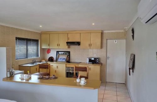Port Edward Bed & Breakfast | Bujumbura Guest House