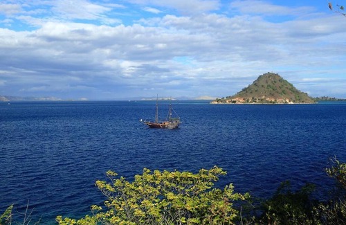 Labuan Bajo Boat Rental | Bulan Purnama Luxury Liveaboard