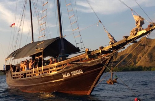 Labuan Bajo Boat Rental | Bulan Purnama Luxury Liveaboard