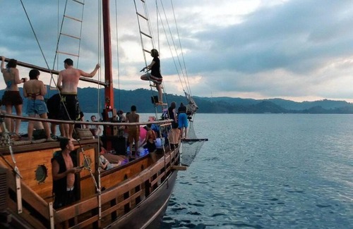Labuan Bajo Boat Rental | Bulan Purnama Luxury Liveaboard