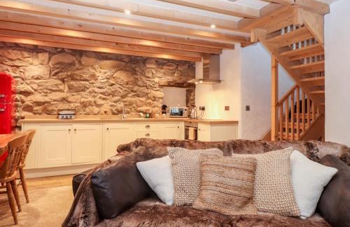 Nefyn House | Bull Bach Old Smithy