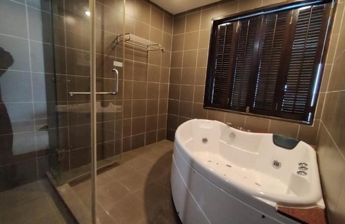 Endah Hotel | Buluh Inn @ Gold Coast Morib