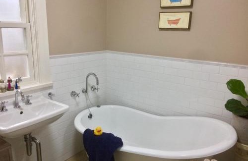 Bundanoon House | Bundanoon Bijou Southern Highlands Accommodation