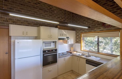 Jindabyne House | Bundilla 4 - 3BR l Balcony l BBQ l Lake Views l WiFi l Air-Con