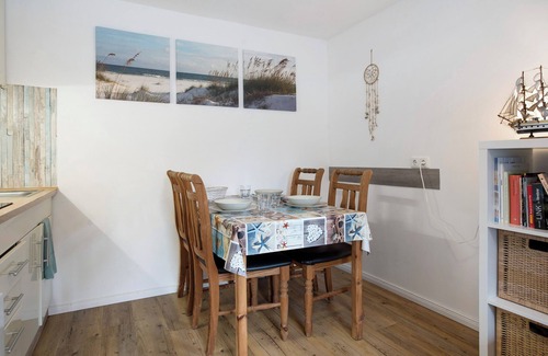 Bakenberg House | Bungalow 'Bungalow Schoner Greif, Bgl 8' with Private Terrace and Wi-Fi