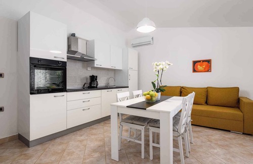 Radini House | Bungalow with air conditioning and internet