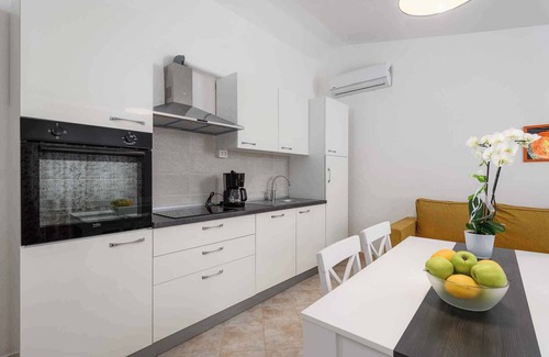 Radini House | Bungalow with air conditioning and internet