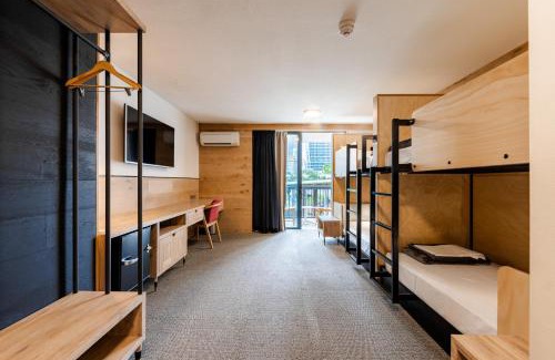 Surfers Paradise Hostel | Bunk Surfers Paradise International Backpacker Hostel