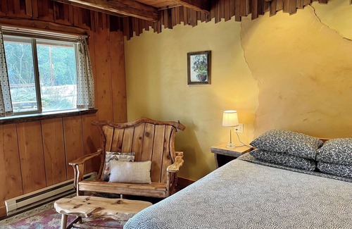 Winthrop Hotel | BunkHouse Inn Room 5-Dog Friendly,Walk to Downtown Winthrop!