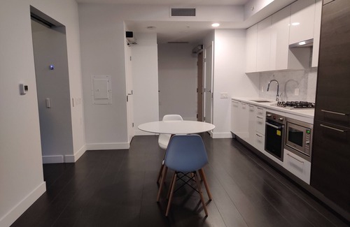 Metrotown Condo | Burnaby Metropolis Metrotown/1bedroom Condo/Skytrain Across the Street/Pool/Gym