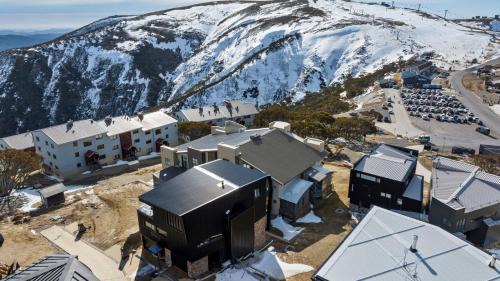 Hotham Heights Ski Chalet | Burramungee - 4 Bedroom Chalet